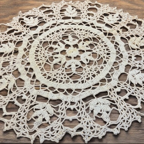 Vintage Hand Crocheted White Doily Adorned With a Snowflake at the Center 18 1/2 - Picture 1 of 3